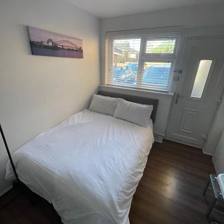 Fantastic Studio, Private Bathroom And Mini Kitchen. Thamesmead  Eksteriør bilde