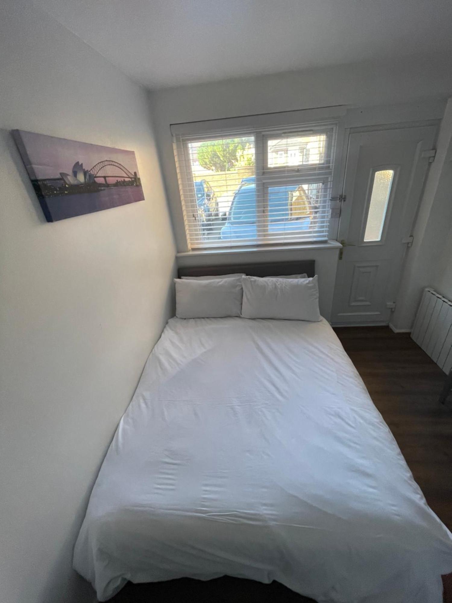 Fantastic Studio, Private Bathroom And Mini Kitchen. Thamesmead  Eksteriør bilde
