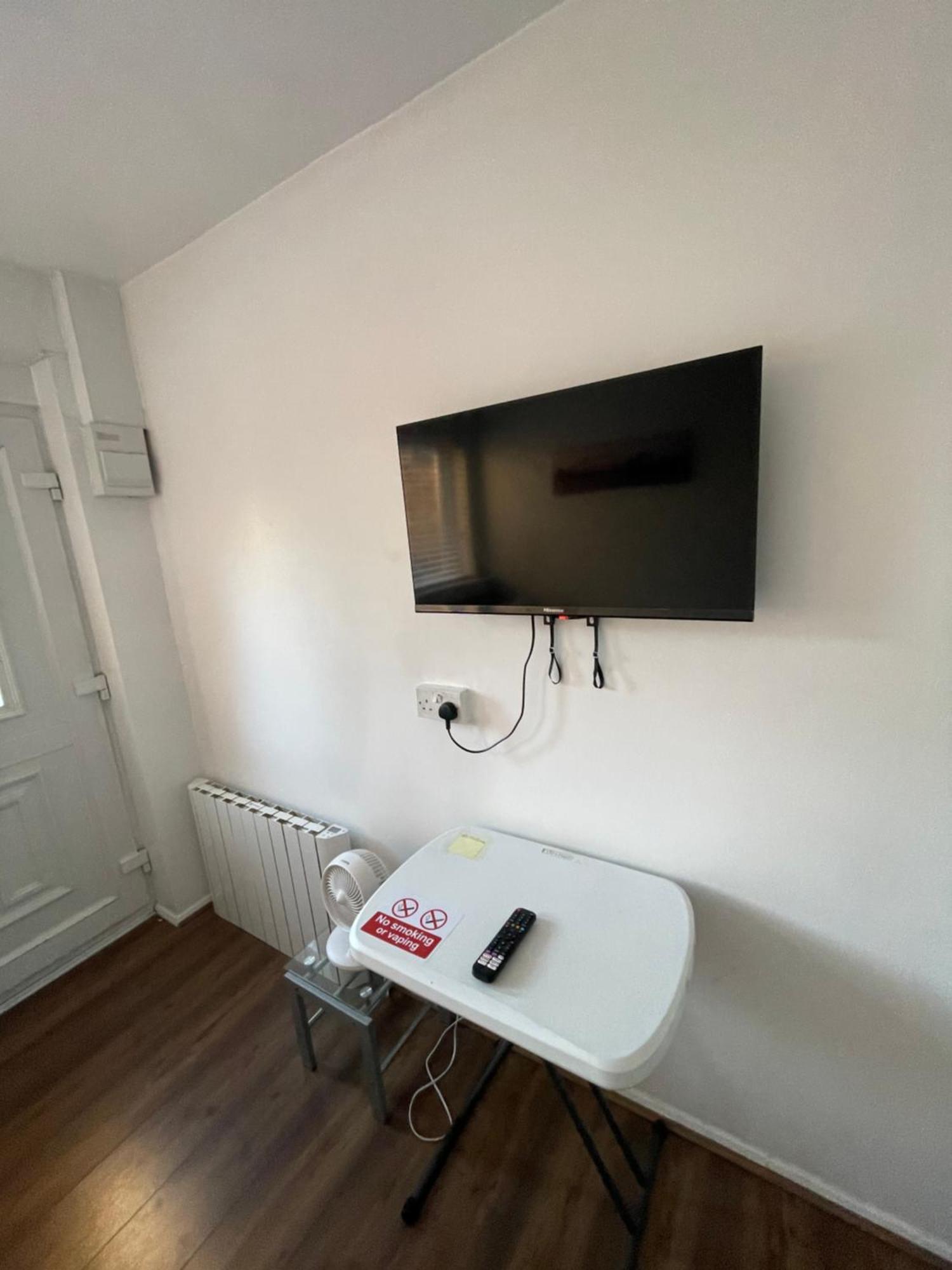 Fantastic Studio, Private Bathroom And Mini Kitchen. Thamesmead  Eksteriør bilde
