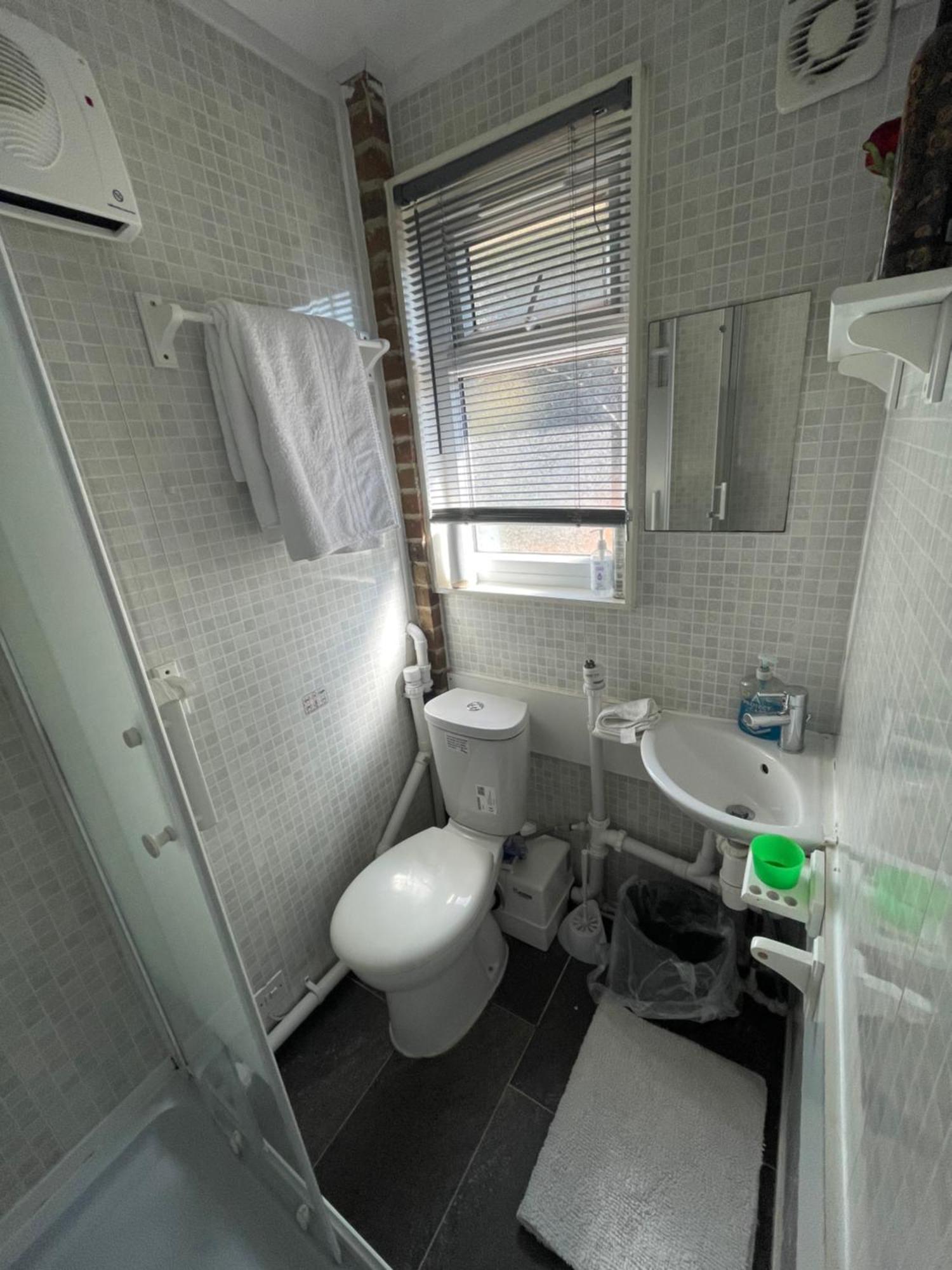 Fantastic Studio, Private Bathroom And Mini Kitchen. Thamesmead  Eksteriør bilde