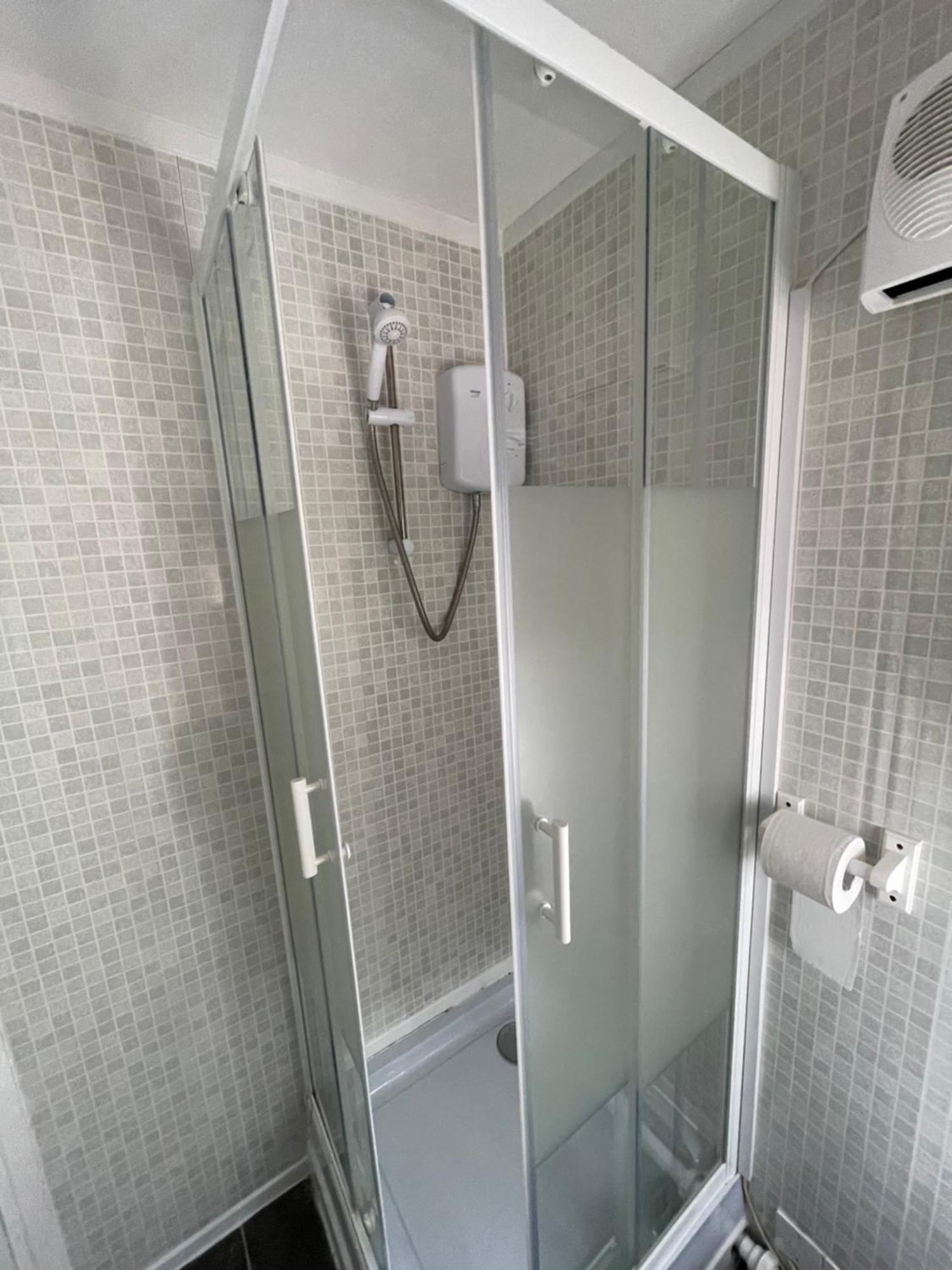 Fantastic Studio, Private Bathroom And Mini Kitchen. Thamesmead  Eksteriør bilde